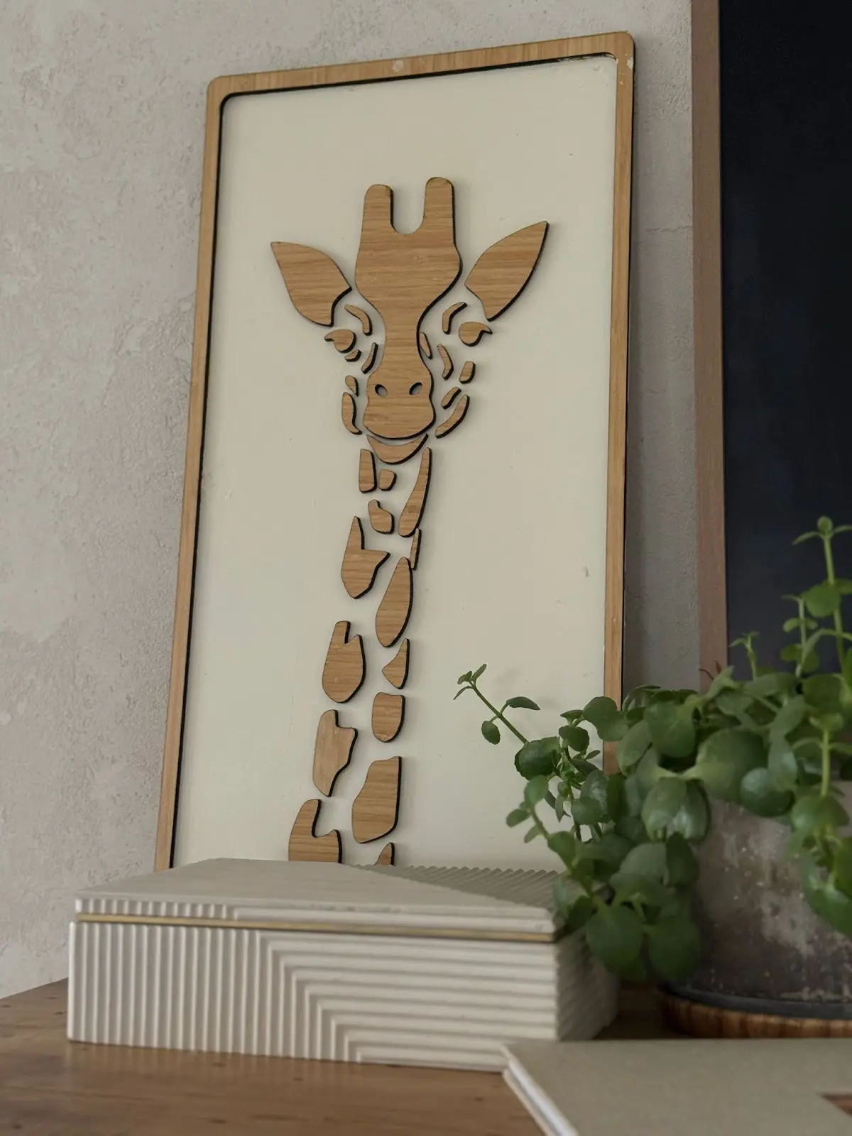 תמונת קיר של ג'ירפה מעץ חתוך בלייזר